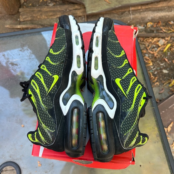 Nike Air Max Plus Black / Volt “ Paranorman “
Size 9.5 - Picture 4 of 7